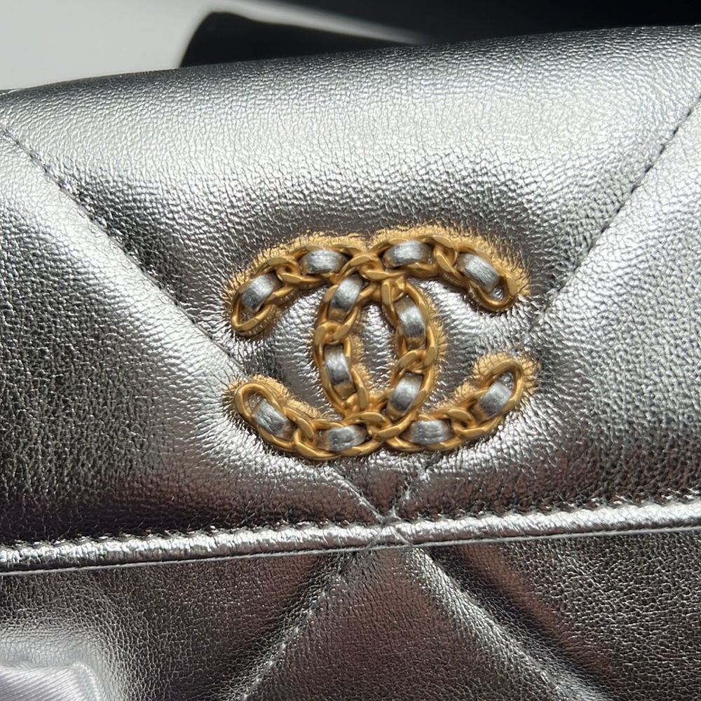 CHANEL 19 Flap Quilted Metallic Long Wallet Gold CC Made 2021 New Unused No Tag - Picture 9 of 17